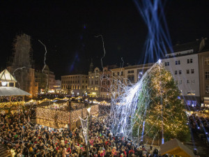 VIDEO: Světelná show zahájila olomoucké Vánoce. Na Hané září sekvojovec jménem Floriánek