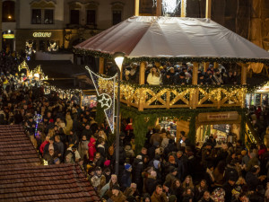 VIDEO: Světelná show zahájila olomoucké Vánoce. Na Hané září sekvojovec jménem Floriánek