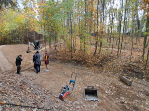Cyklotrasy, studánka, tůně i nová výsadba. Šumperský příměstský les prošel řadou úprav