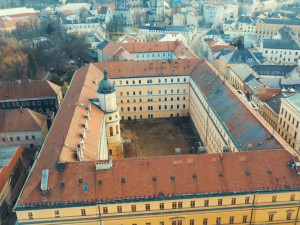 Ministerstvo financí pozastaví lhůtu v procesu prodeje Hanáckých kasáren, uvedla Univerzita Palackého