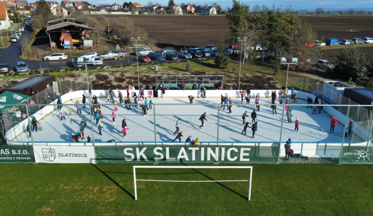 Slatinice_kluziště_03_lowres