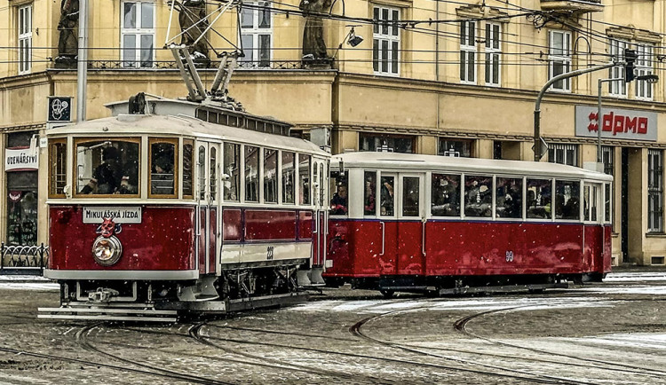 Mikuláš ve vlaku i v tramvaji. Víkend v Olomouckém kraji nabídne oblíbené projížďky historickými vozy