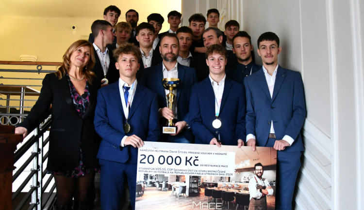 Žáci ze Sezimova Ústí se stali mistry ve fotbale středních škol. Nyní je čeká mezinárodní mistrovství v Číně