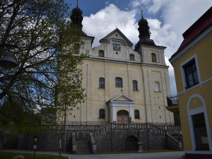 Kostel ve Zlatých Horách má novou fasádu. Práce skončily v listopadu