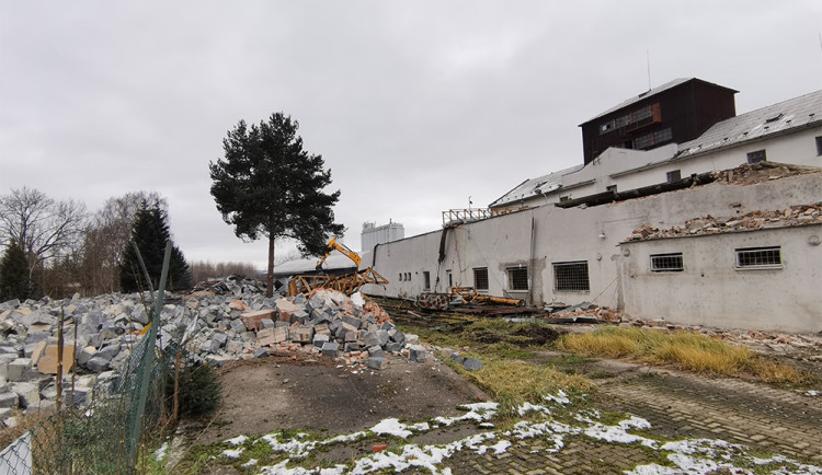 V Litovli se rozběhla demolice areálu, ve kterém vyroste nová prodejna Lidl