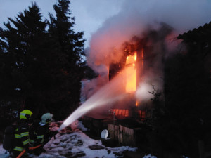 Při požáru zahradní chaty v Šumperku zahynuly dvě kočky. Příčinou byla nedbalost při topení v kamnech