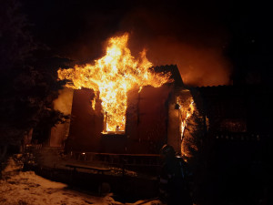 Při požáru zahradní chaty v Šumperku zahynuly dvě kočky. Příčinou byla nedbalost při topení v kamnech