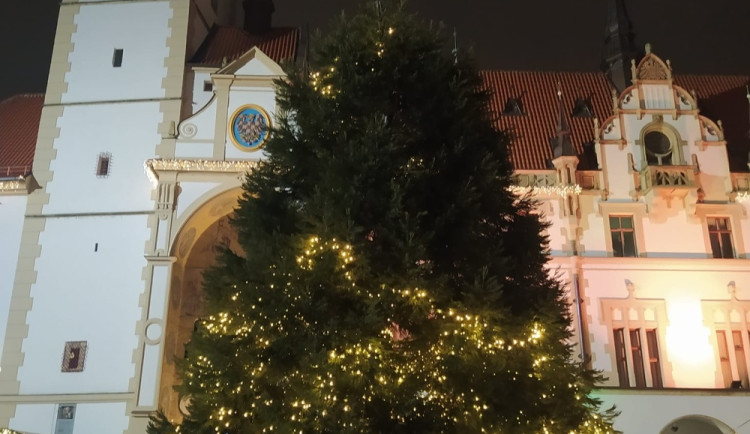Světýlka vánočního stromu v Olomouci poškodil zkrat