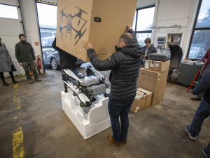 Do bitev s komáry povolali na Litovelsku speciální dron. Postřikem ošetří obrovské plochy