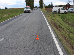 Mezi Loučany a Drahanovicemi volkswagen srazil cyklistu, který se zranil. Policie hledá svědky