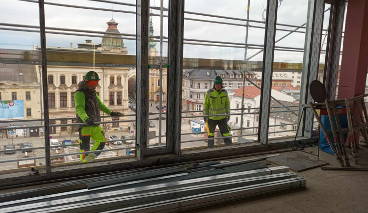 FOTOGALERIE: Na nové radnici v Přerově se už rýsuje schodiště. Oprava se mírně prodraží a protáhne