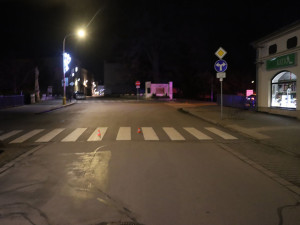 Policie hledá svědky noční nehody v Litovli. Neznámý řidič od poškozeného vozu Audi utekl