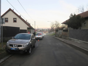 Devatenáctiletý řidič v Hranicích srazil seniora, neviděl ho přes námrazu na čelním skle