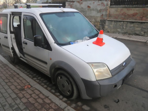 Devatenáctiletý řidič v Hranicích srazil seniora, neviděl ho přes námrazu na čelním skle