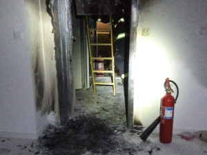 Nešťastné Vánoce v Mohelnici. Při požáru vánočního stromku se jedna osoba popálila, škoda je půl milionu