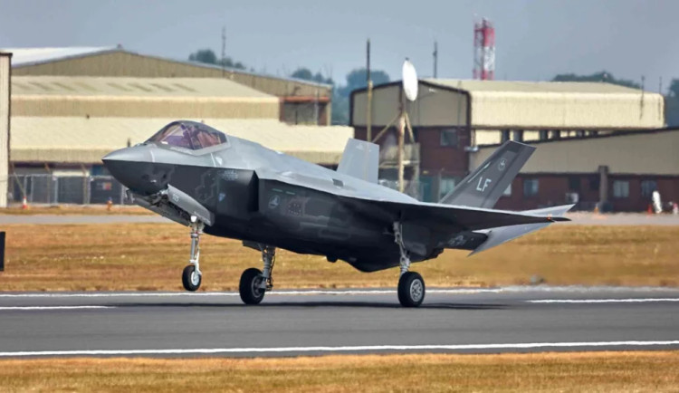 Záložní jednotky pro nejmodernější stíhačky páté generace F-35 budou z Hluboček u Olomouce