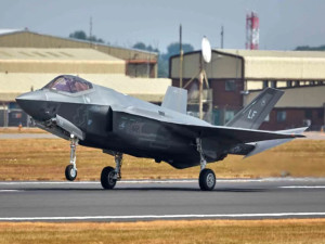 Záložní jednotky pro nejmodernější stíhačky páté generace F-35 budou z Hluboček u Olomouce