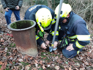 O Vánocích hasiči řešili požáry, ale zachraňovali také káně, sýčka z větrací šachty a dron ze stromu