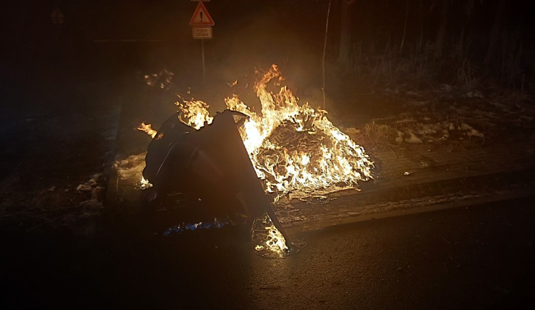 Amputace prstů, zranění očí, pyrotechnika si v kraji vybrala svou daň. Také hasiči se nezastavili