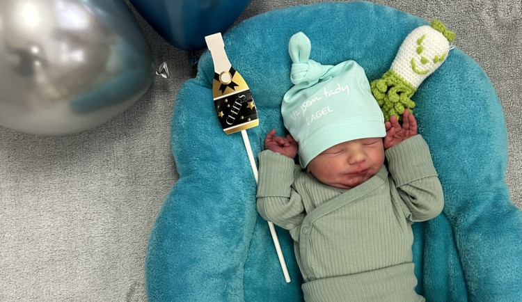 Prvním dítětem letošního roku v kraji je Tomáš, který se krátce po půlnoci narodil ve Šternberku