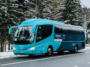 K bílé stopě či sjezdovce autobusem. Od víkendu vyrazí přes Červenohorské sedlo skibusy