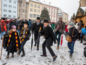 FOTO A VIDEO: Sníh švihlochodce nezastavil. Olomoucí se propletl bláznivý pochod