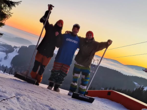 FOTOGALERIE: Snowpark na Paprsku má nové překážky. Užijí si zde začátečníci, děti i zkušení jezdci
