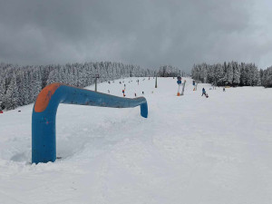 FOTOGALERIE: Snowpark na Paprsku má nové překážky. Užijí si zde začátečníci, děti i zkušení jezdci