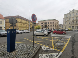 Spojení zón v centru a průzkum večerní obsazenosti. Olomoucká radnice řeší úpravy pravidel parkování