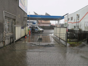 Cyklista na dámském kole bez brzd poničil v Přerově myčku aut. Byl opilý a měl v sobě pervitin