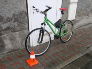 Cyklista na dámském kole bez brzd poničil v Přerově myčku aut. Byl opilý a měl v sobě pervitin