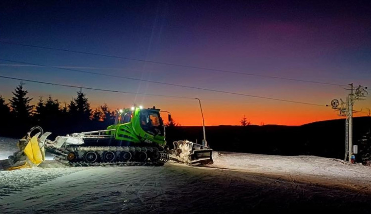 TIP NA VÍKEND: Jeseníky očekávají další sníh, túry po hřebenech komplikuje počasí. Lyžaři si však přijdou na své