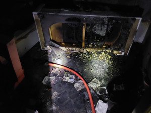 Z hořícího bytu v Zábřehu hasiči zachránili sedm osob. Jeden člověk má popáleniny druhého stupně