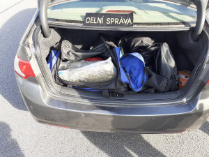 V dalším z případů odhalili celníci v Olomouckém kraji převoz většího množství konopí