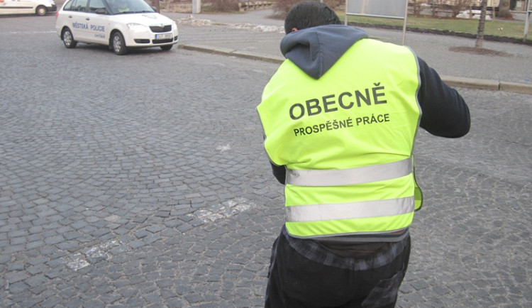 Mladí pachatelé prohřešky odpracují ve Šternberku. Město se dohodlo s probační a mediační službou