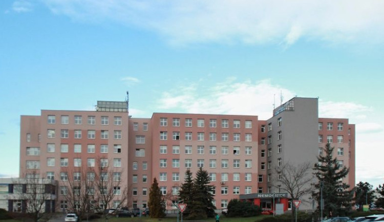 Některé nemocnice omezují kvůli růstu respiračních infekcí a chřipek návštěvy. Nejhůře je na tom Prostějov