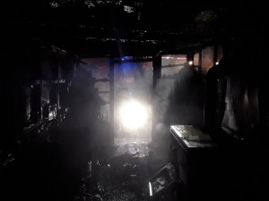 Ve Šternberku plameny pohltily unimo buňku, jeden člověk utrpěl vážné popáleniny