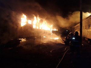 Na odstavném kolejišti v Přerově hořely dva osobní vagony. Kdo je zapálil, zjišťují vyšetřovatelé