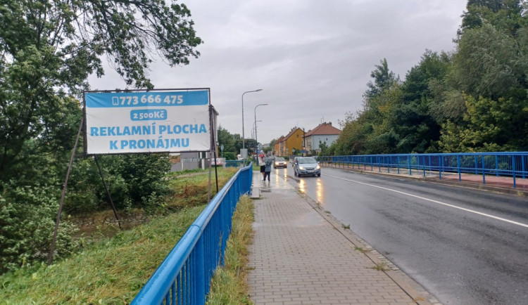 V Olomouckém kraji loni z okolí silnic zmizelo deset nelegálních billboardů. Jiné se naopak u cest objevily