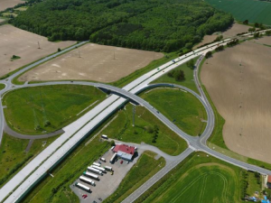 Úleva od kamionů pro Hranice a okolí se blíží. Stavba Palačovské spojky pokračuje i v zimě, hotovo bude za rok