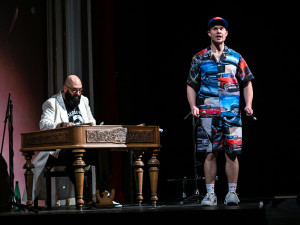 Moravské divadlo uvádí romskou Pohádku zakletou do cimbálu. Je plná emocí a humoru