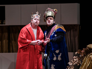 Moravské divadlo uvádí romskou Pohádku zakletou do cimbálu. Je plná emocí a humoru