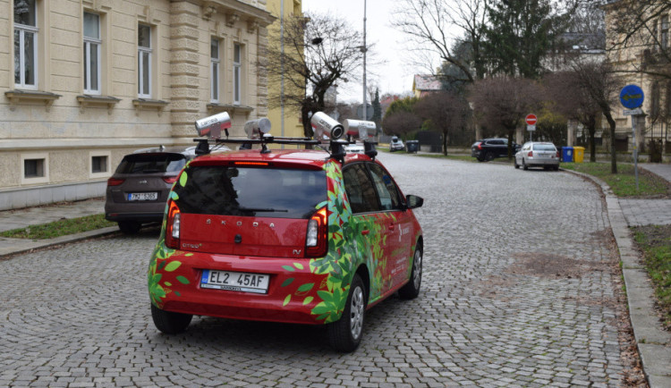 Skenovací auto v Olomouci loni odhalilo přes 16 tisíc přestupků, strážníkům dává víc času na další úkoly