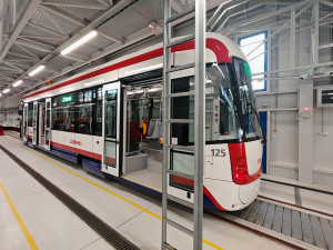 Ochrana před kolizí i viry v interiéru. Do olomouckých ulic vyjede první vůz z flotily nových tramvají