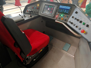 Ochrana před kolizí i viry v interiéru. Do olomouckých ulic vyjede první vůz z flotily nových tramvají