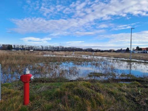 Záplava na okraji Prostějova: firma u potoka nestihla dokončit výkopové práce, u stavidla to nevěděli