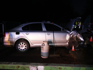 Zpitý šofér urazil podjezdovou bránu na mostě v Litovelském Pomoraví. Přišel o řidičák a putoval do nemocnice