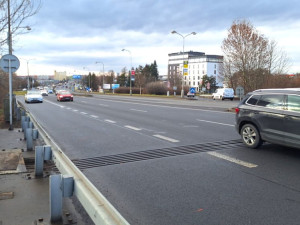 Po Velkomoravské minimálně půl roku v jednom pruhu. Mostní závěr je totálně zničený, oprava bude náročná