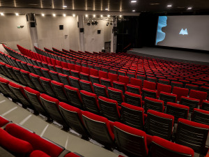 Olomoucké kino Metropol má nové sedačky, v předsálí vznikl druhý bar. Loni přilákalo 60 tisíc diváků