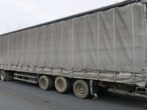 Vážná nehoda zablokovala dálnici D35 u Mohelnice, řidička přes dým nepostřehla brzdění kamionu